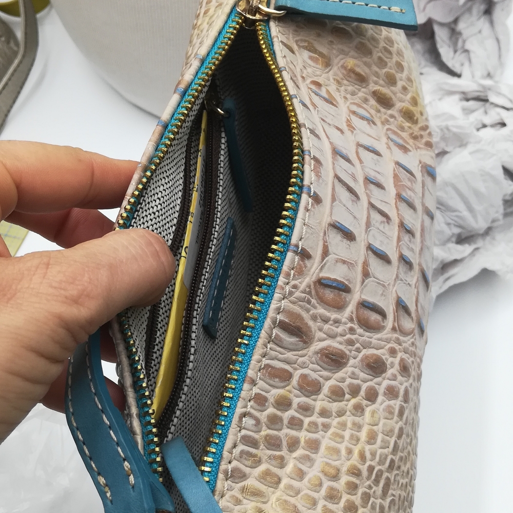Elegant Crocodile Pattern Shoulder Bag - Blue and Tan - Picture 6 of 6